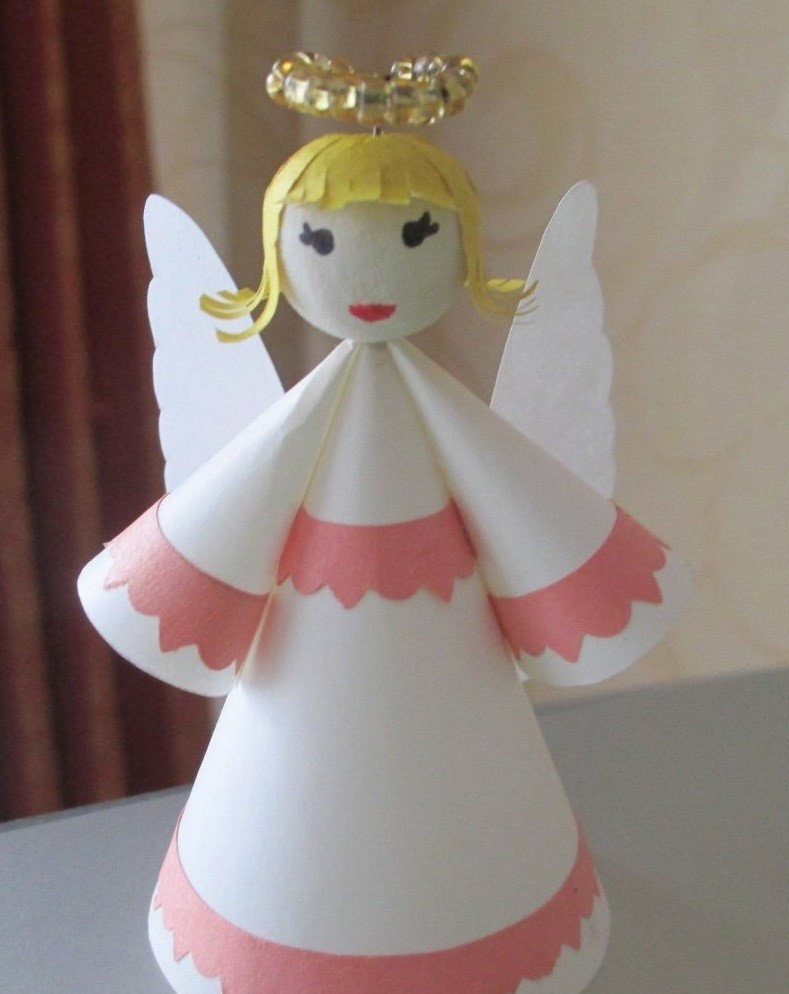 Кукла из бумаги объемная. Поделка ангел из бумаги. Кукла из конуса. Ангел из конуса. Поделка Ангелочек из бумаги.
