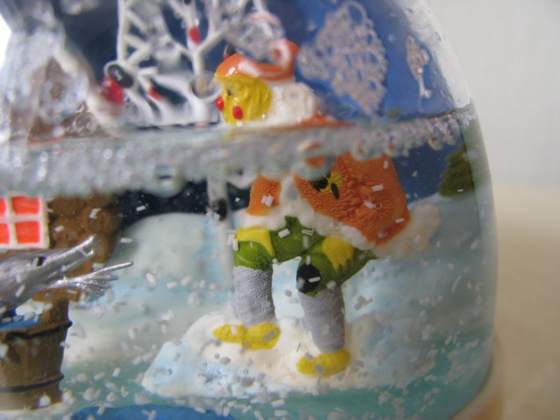 Новогодние шары из стеклянных банок. Стеклянный шар со снегом своими руками или как сделать снежный шар своими руками. Как сделать снежный шар в домашних условиях