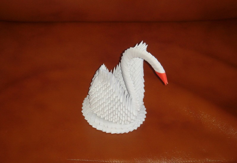 Лебедь из бумаги пошаговые. Лебедь шипун оригами. Модульное оригами. Маленький лебедь из модулей. Модульное оригами лебедь.